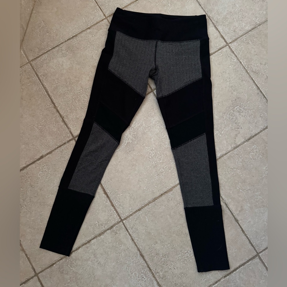 MPG Women’s Black and Charcoal Gray Patterned Leggings